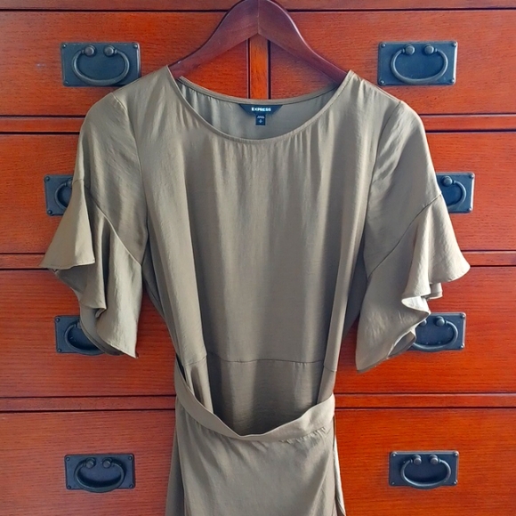 Express wrap Dress Olive Green - Picture 2 of 6